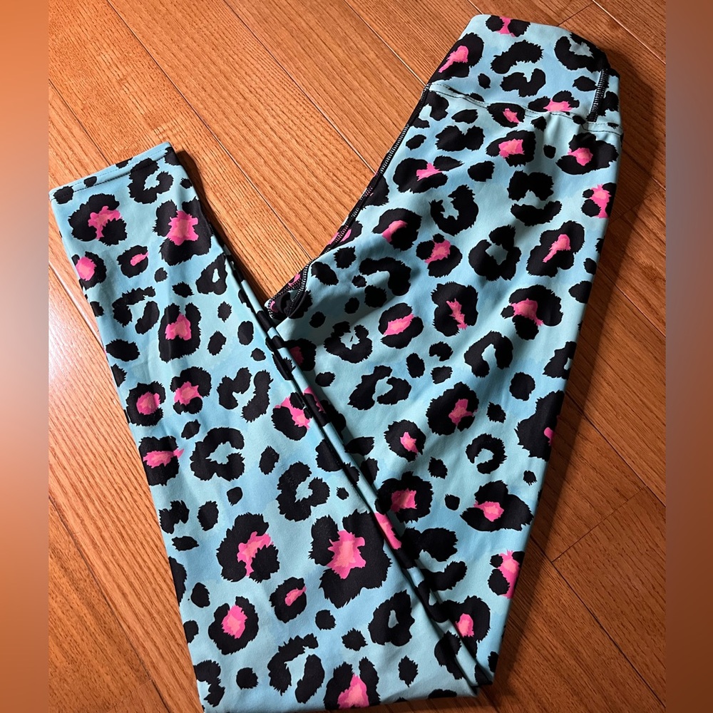 FiercePulse turquoise leopard high waisted leggings